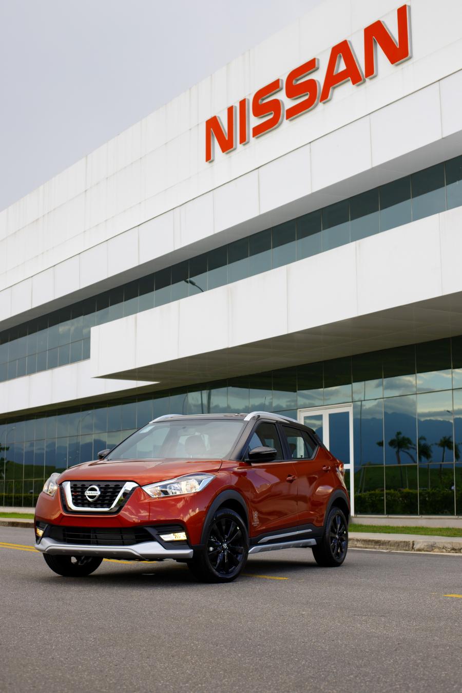  Nissan Kicks UEFA Champions League 2019 года  (LA) (фото 3 из 6)